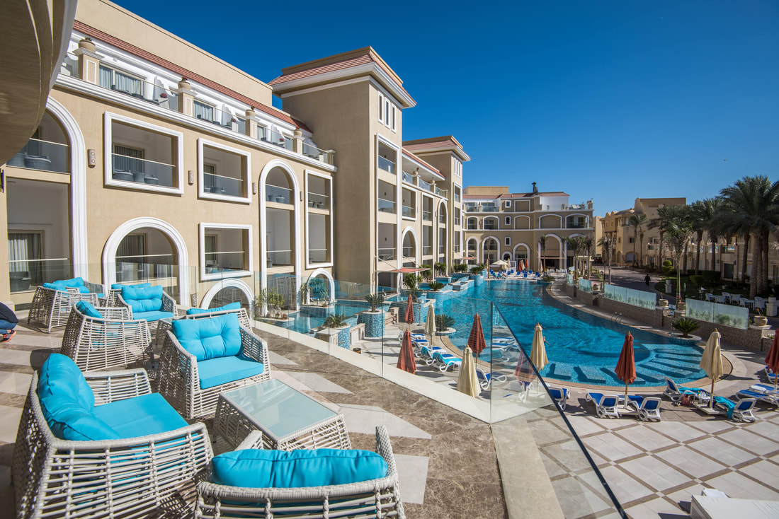 the pool area at the Sunrise Romance Resort Sahl Hasheesh