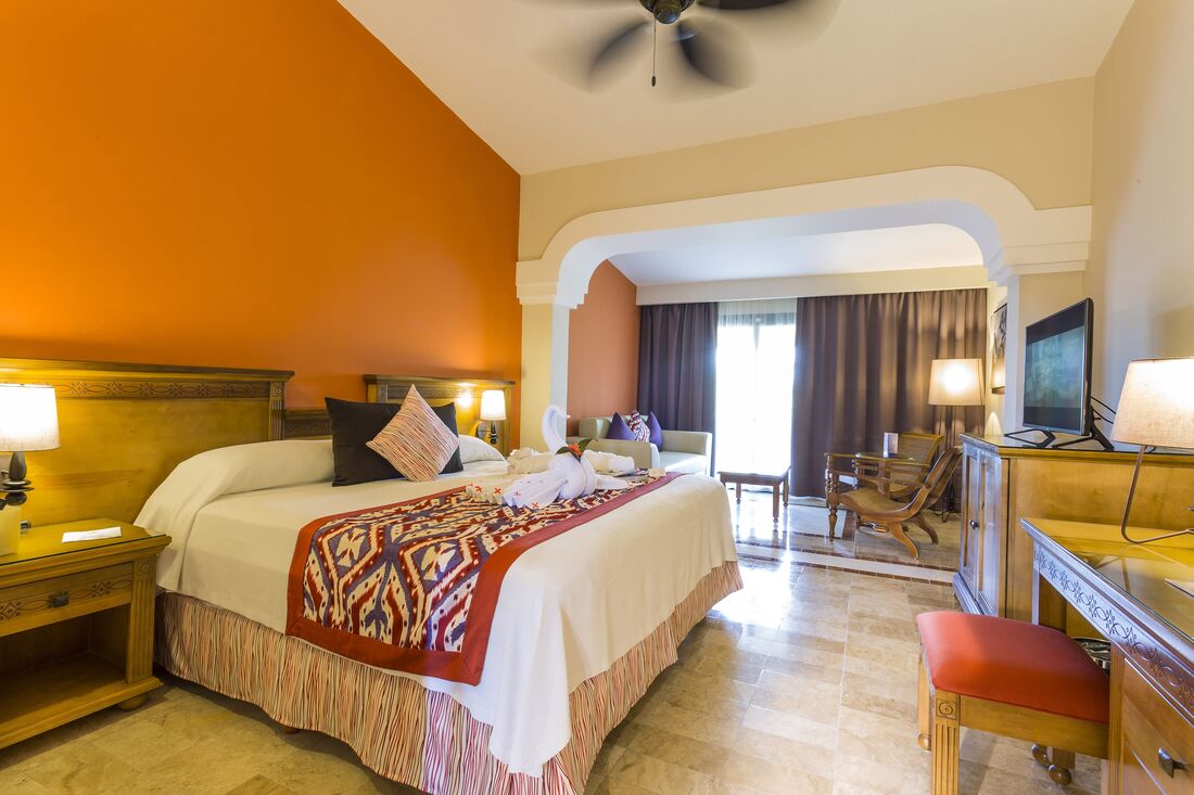 A Junior Suite at Grand Palladium Colonial Resort & Spa